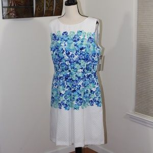Tahari, Danni floral sleeveless dress NWT ...........
